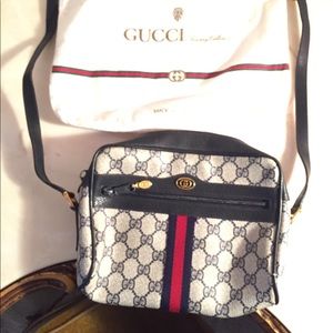 Authentic GUCCI CROSS BAG 💯%